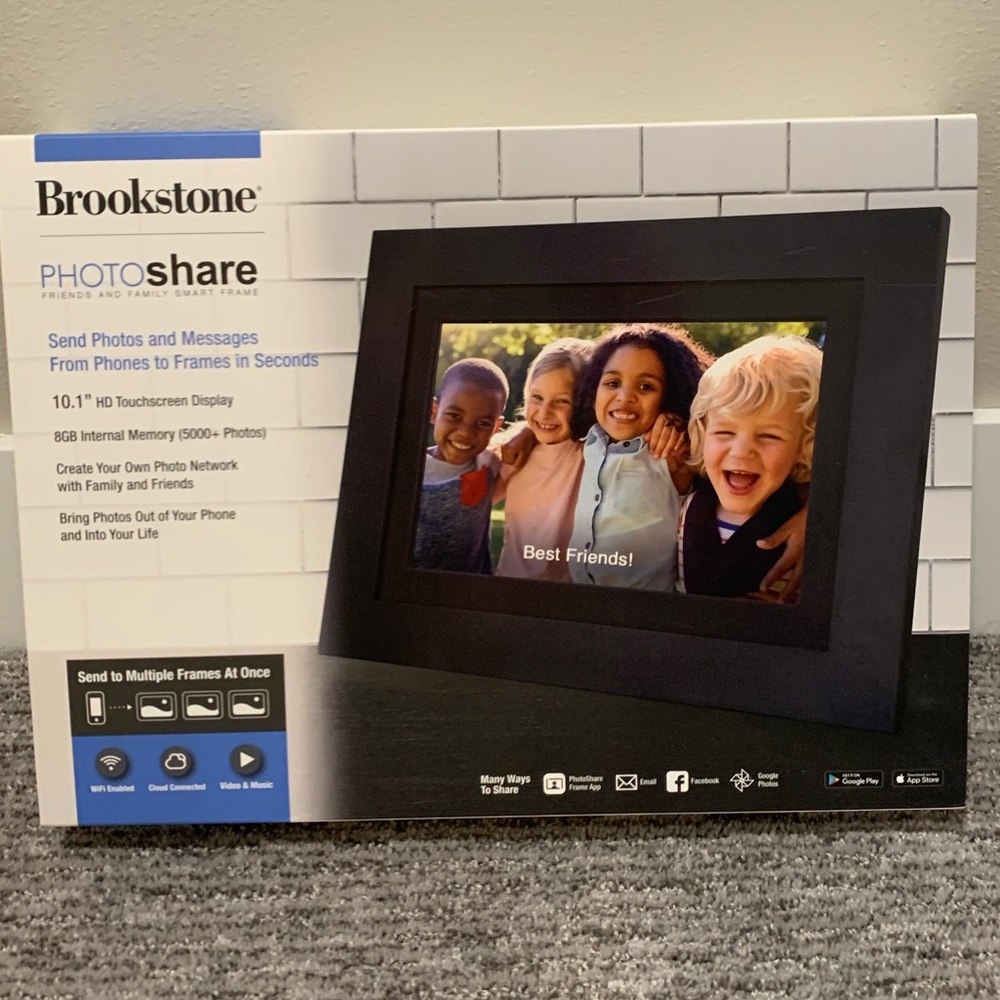 BRAND NEW! Brookstone digital picture frame